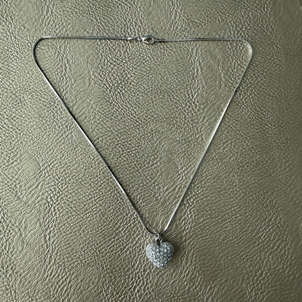 Elegant Silver Heart Pendant Necklace with Cubic Zirconia - Picture 2 of 10